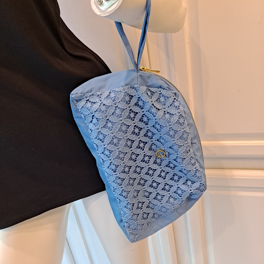 C. Wonder Blue Eyelet Lace Cosmetic Clutch Bag